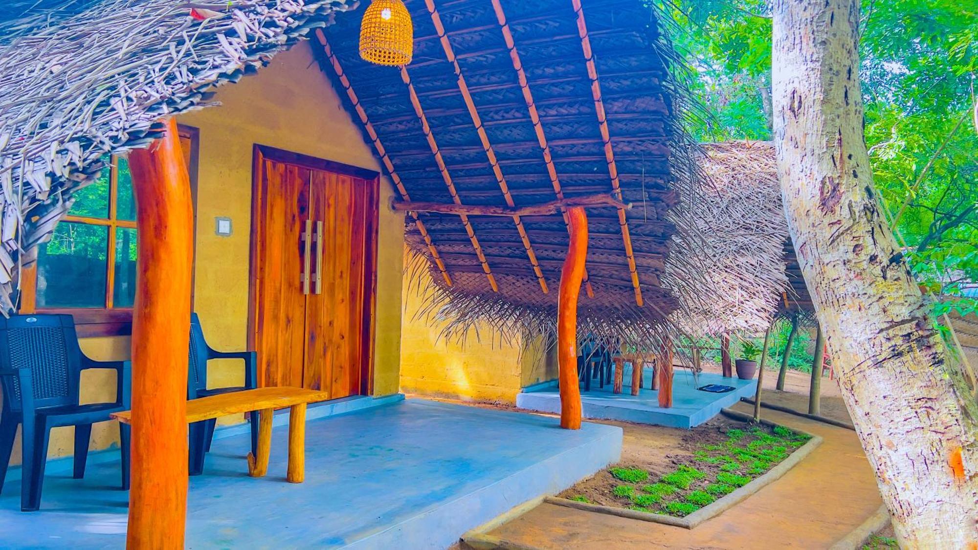 Jungle Host Hostel And Tree House Sigiriya Buitenkant foto