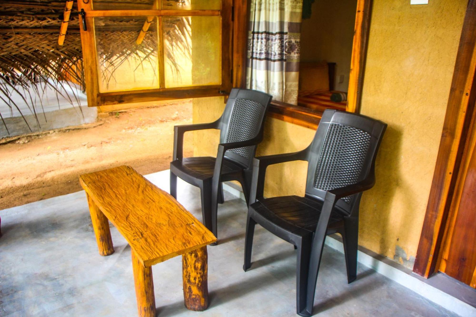Jungle Host Hostel And Tree House Sigiriya Buitenkant foto
