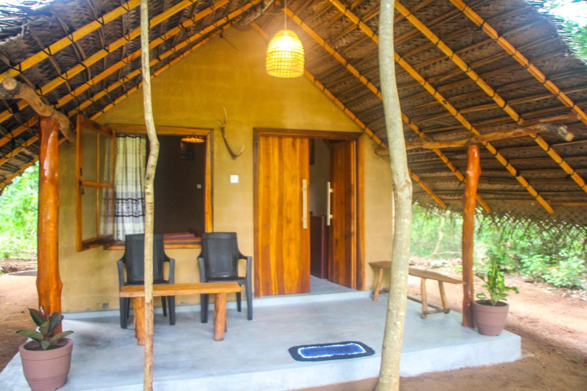Jungle Host Hostel And Tree House Sigiriya Buitenkant foto