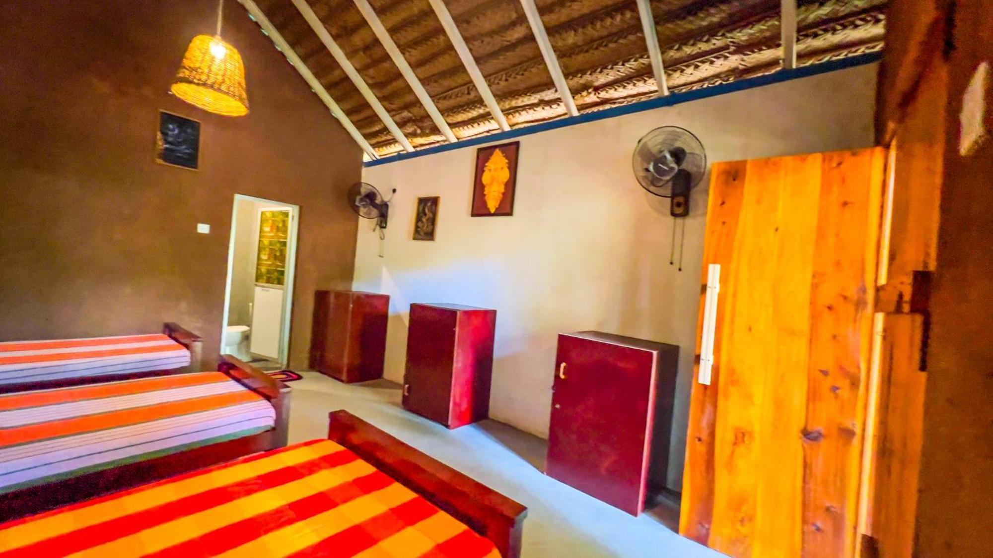 Jungle Host Hostel And Tree House Sigiriya Buitenkant foto
