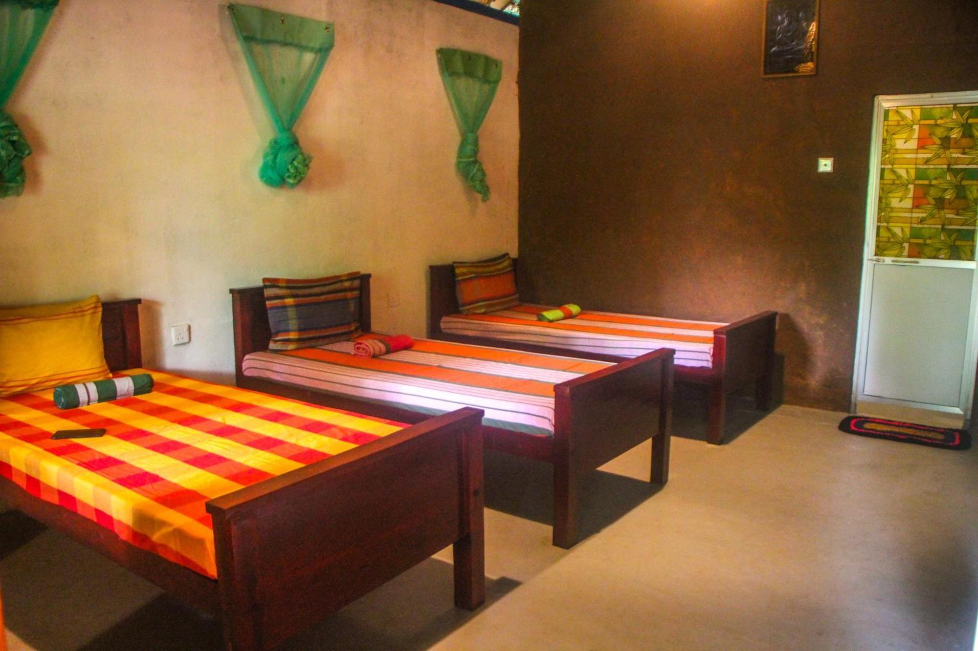 Jungle Host Hostel And Tree House Sigiriya Buitenkant foto