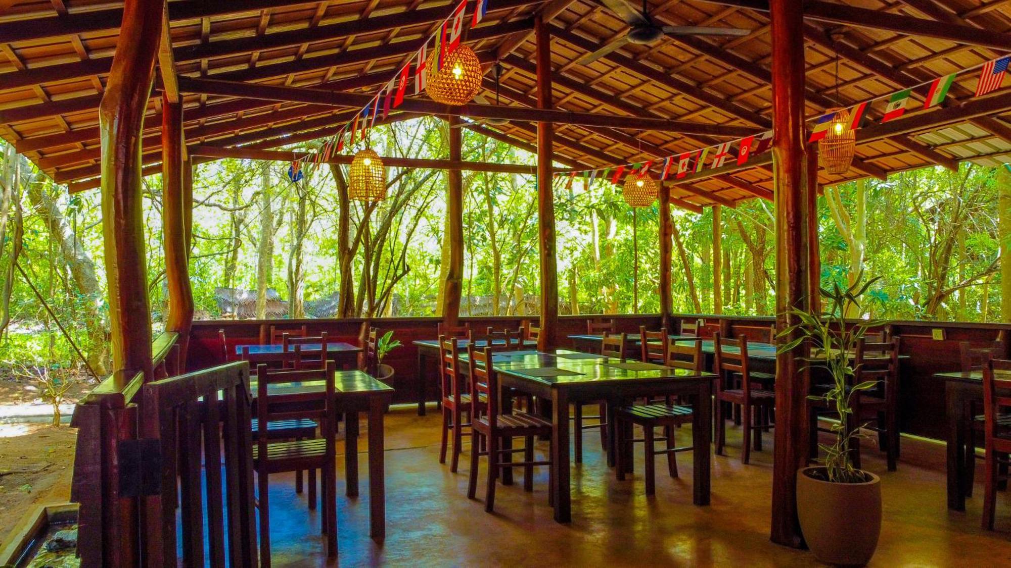 Jungle Host Hostel And Tree House Sigiriya Buitenkant foto