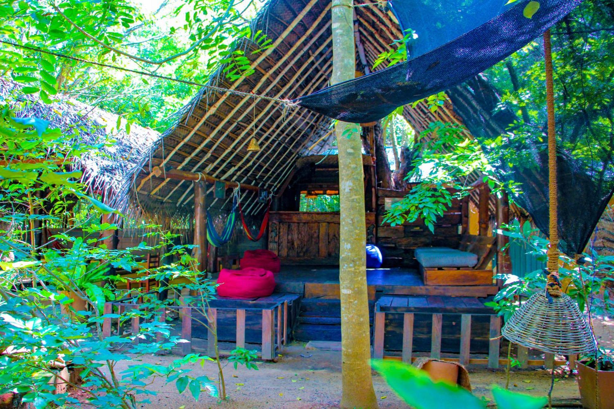 Jungle Host Hostel And Tree House Sigiriya Buitenkant foto