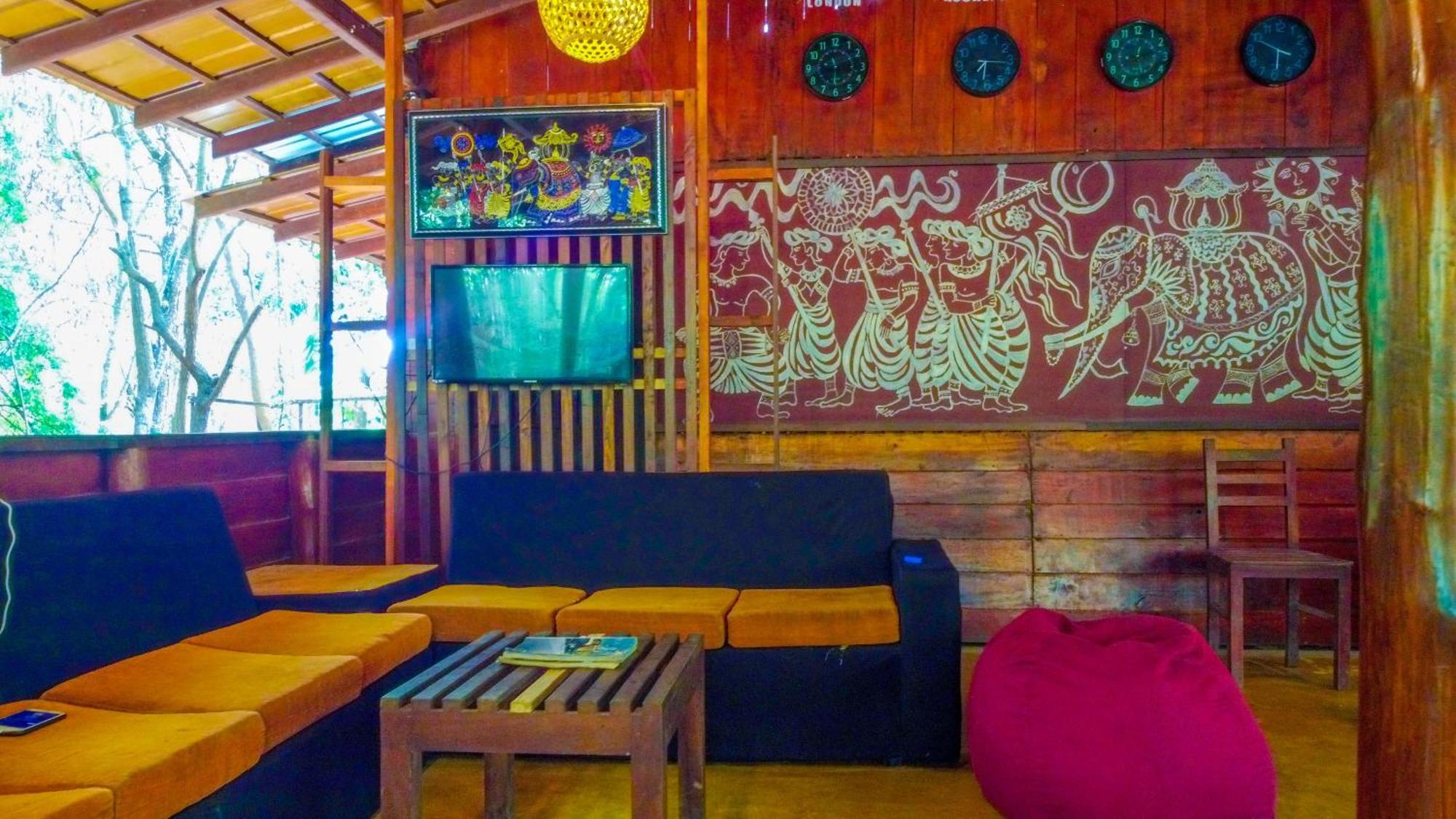 Jungle Host Hostel And Tree House Sigiriya Buitenkant foto